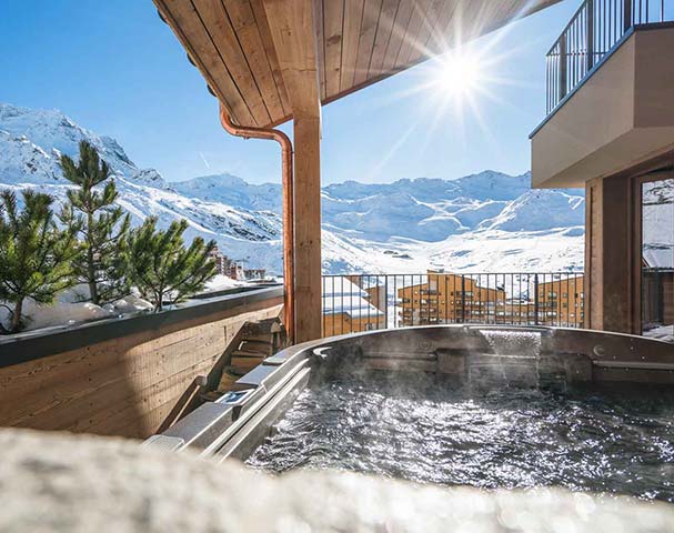 Chalets Cocoon Val Thorens - Stunning views over Val Thorens from the outdoor Jacuzzi's.