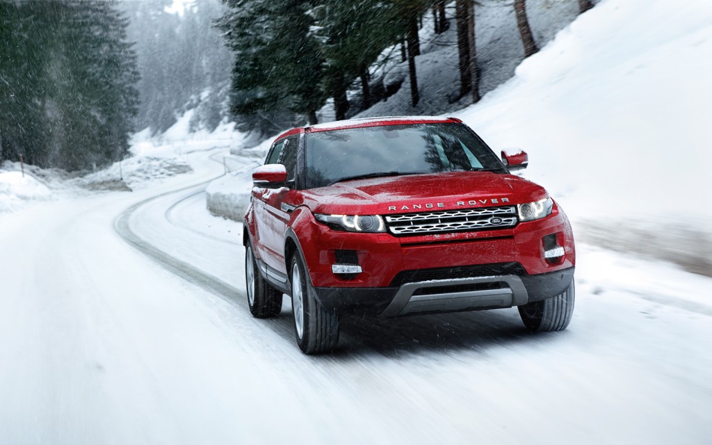 Land Rover Range Rover Evoque in Snow Snow Trippin